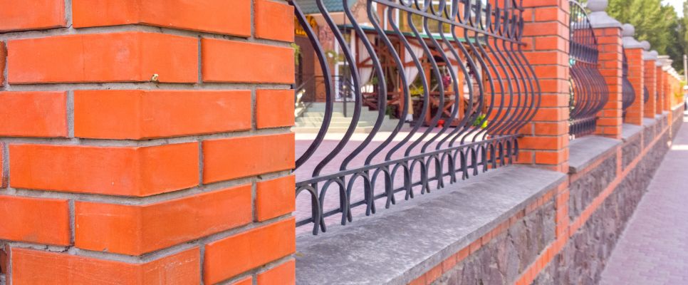Hiring a Fencing Expert