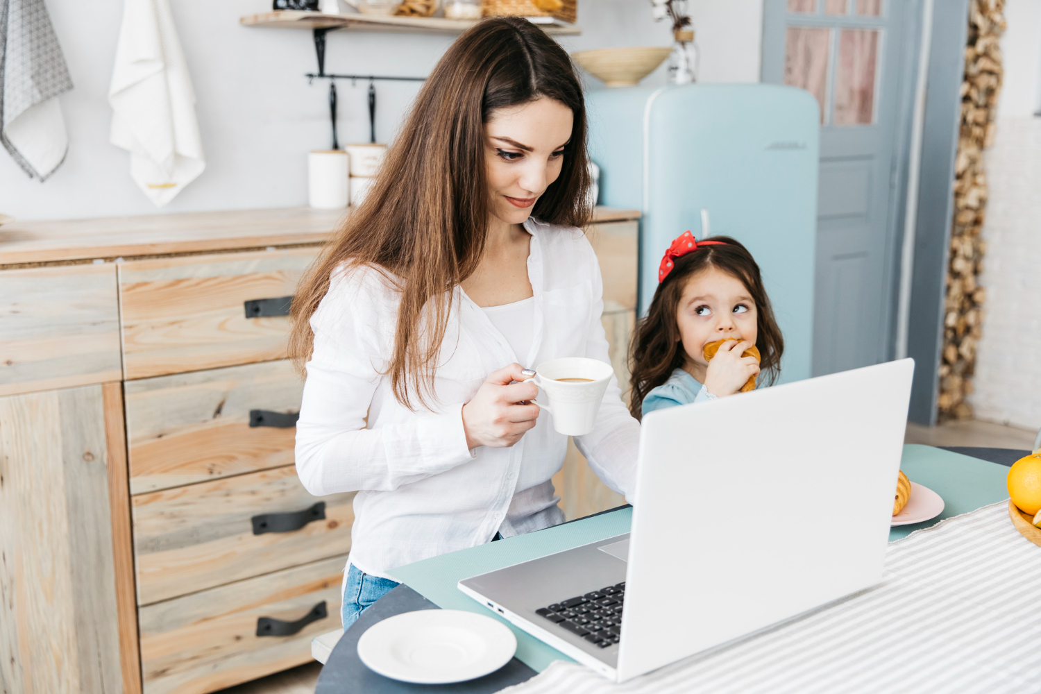 Top 25 Side Hustles for Moms: Empower Your Work-Life Balance