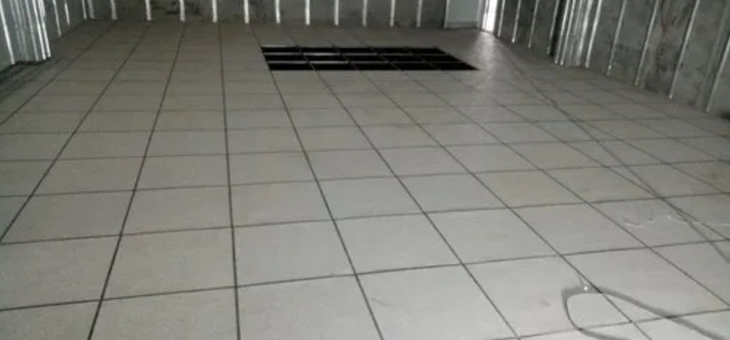 2024/07/bathroom-flooring-1719992819.jpg