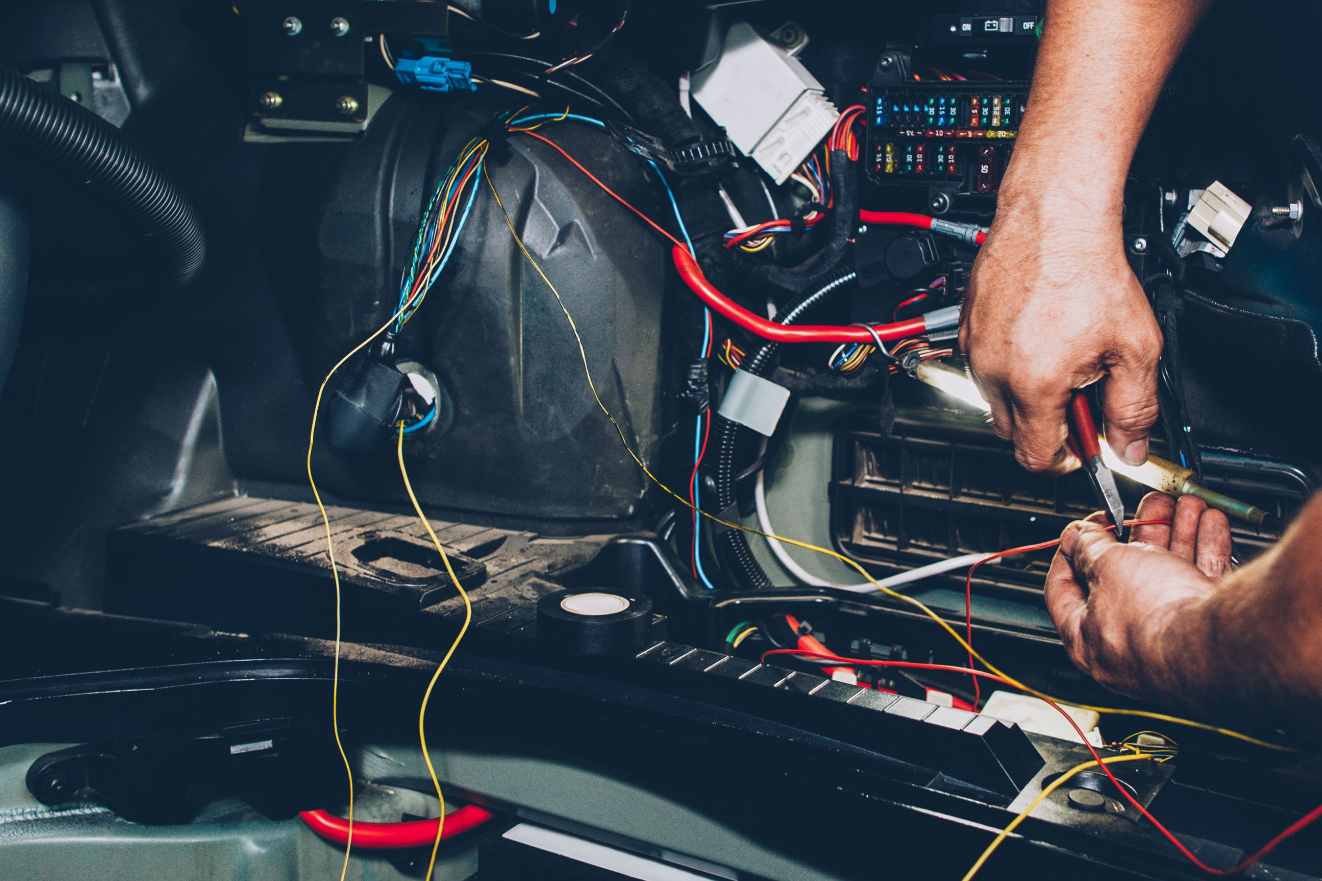 how much do auto electricians charge per hour