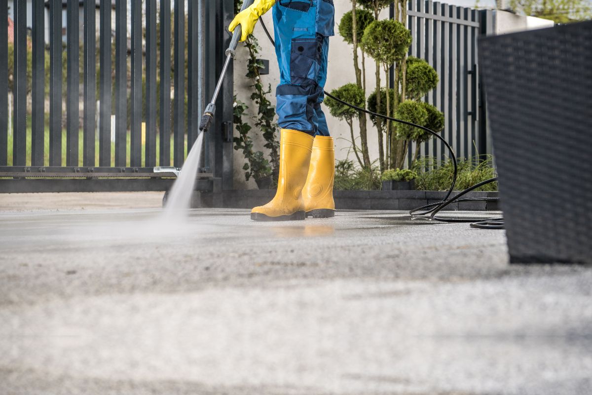 How To Clean Home Exterior With Pressure Cleaning?