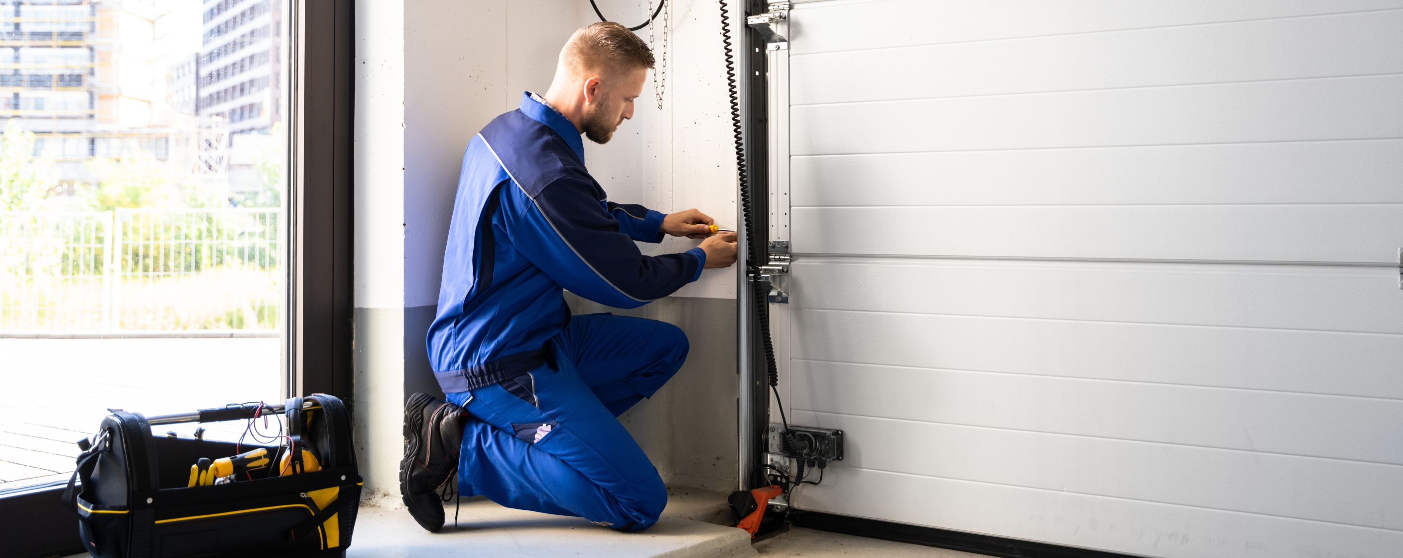 How much do garage door repairs cost? [2025]